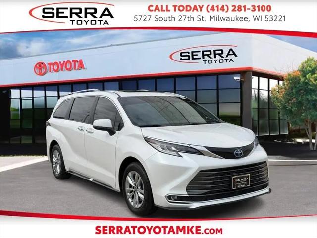 2025 Toyota Sienna Limited for sale in Milwaukee, WI