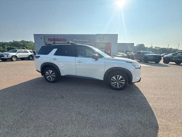 2023 Nissan Pathfinder SL 4WD for sale in Dover, OH