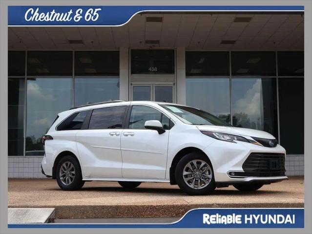 2022 Toyota Sienna XLE for sale in Springfield, MO