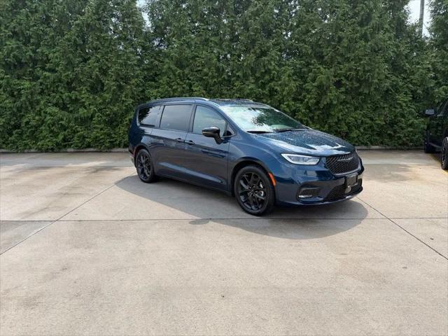 2025 Chrysler Pacifica Limited for sale in Morton, IL