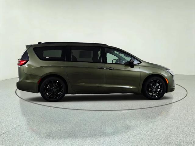 2027 Chrysler Pacifica Limited