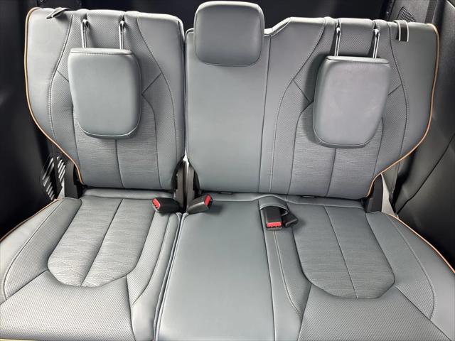 2027 Chrysler Pacifica Pinnacle AWD