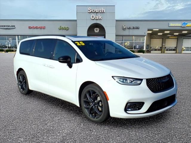 2025 Chrysler Pacifica Limited for sale in Matteson, IL