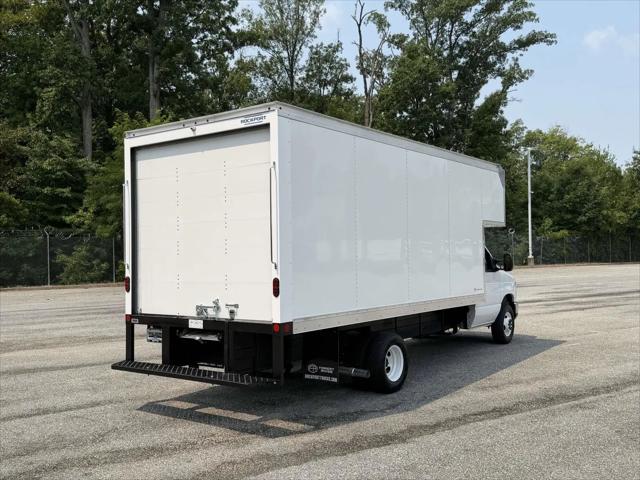 2027 Ford E-450 Cutaway E-450