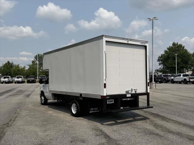 2027 Ford E-450 Cutaway E-450
