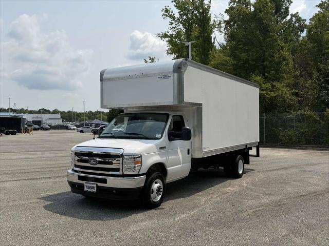 2027 Ford E-450 Cutaway E-450