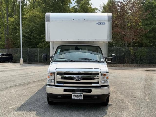 2027 Ford E-450 Cutaway E-450
