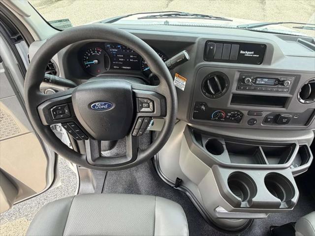 2027 Ford E-450 Cutaway E-450
