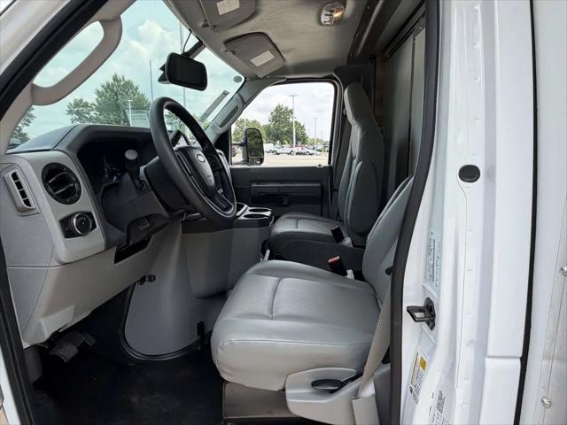 2027 Ford E-450 Cutaway E-450