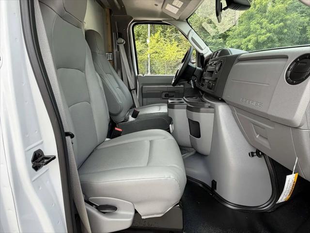 2027 Ford E-450 Cutaway E-450