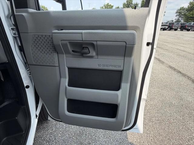 2027 Ford E-450 Cutaway E-450