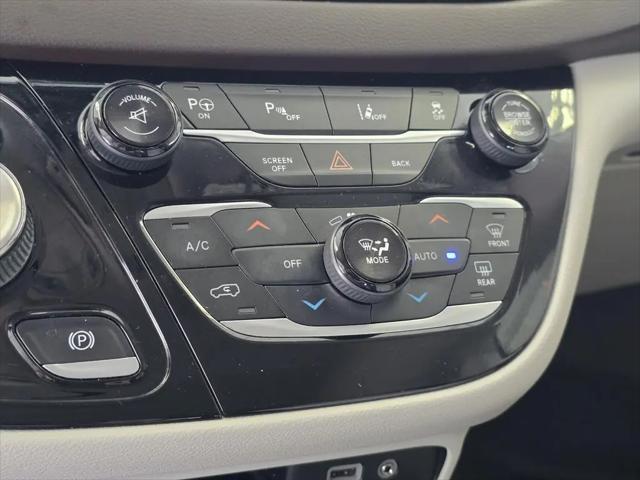 2017 Chrysler Pacifica Touring-L Plus