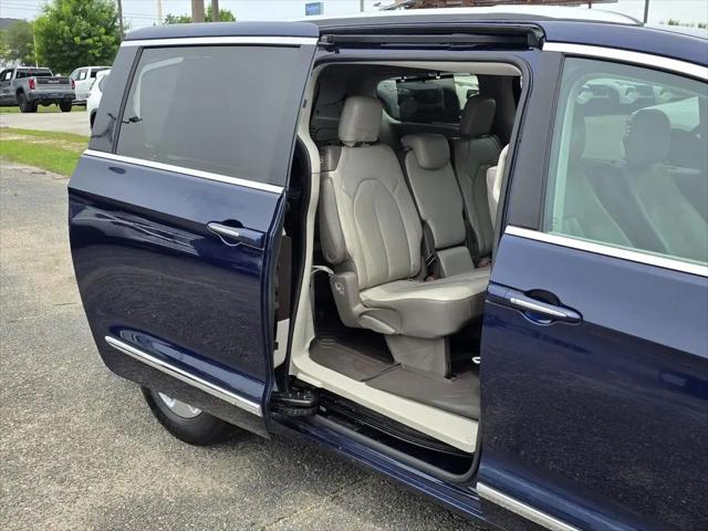 2017 Chrysler Pacifica Touring-L Plus
