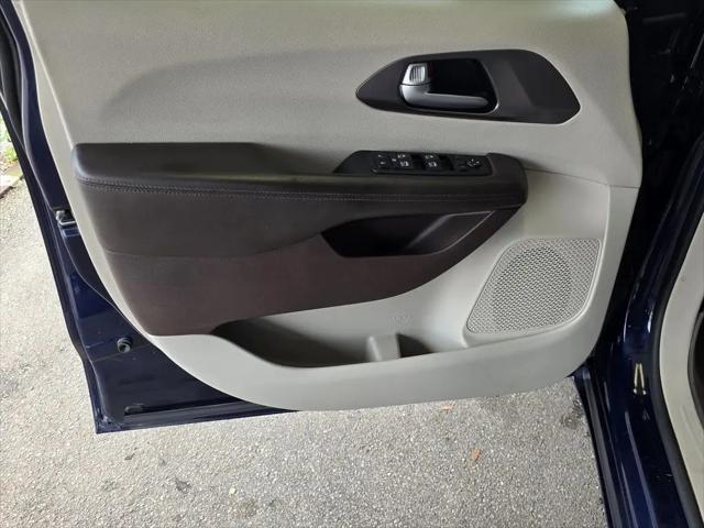 2017 Chrysler Pacifica Touring-L Plus