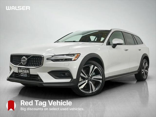 2025 Volvo V60 Cross Country Plus, B5 AWD Gas mild hybrid for sale in Burnsville, MN