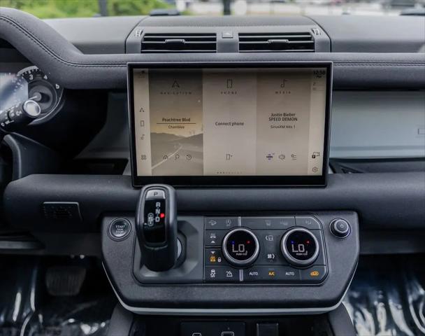 2023 Land Rover Defender 130 SE