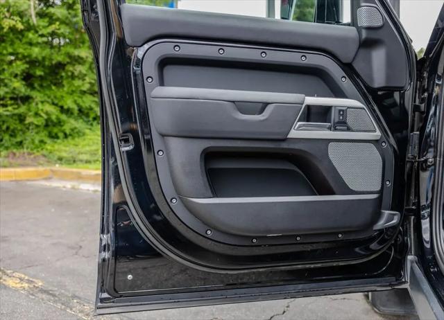 2023 Land Rover Defender 130 SE