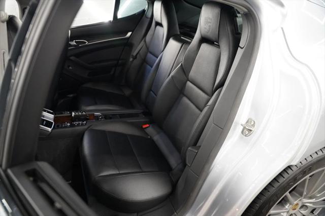 2016 Porsche Panamera 4