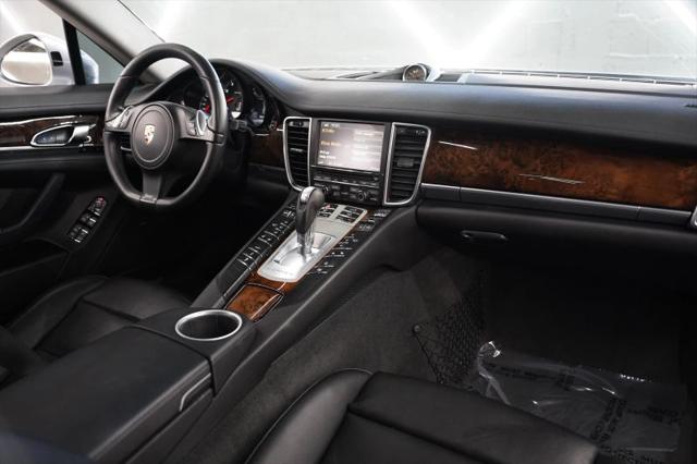 2016 Porsche Panamera 4