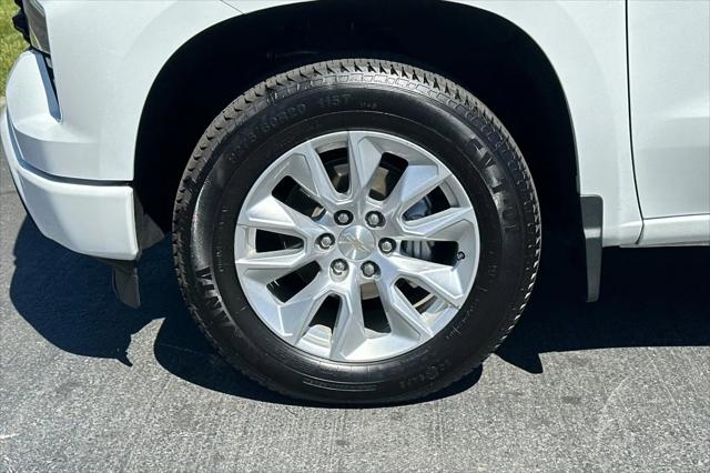 2023 Chevrolet Silverado 1500 2WD Crew Cab Short Bed Custom