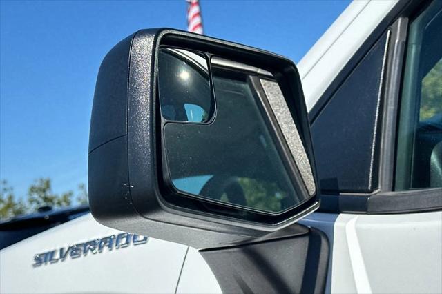 2023 Chevrolet Silverado 1500 2WD Crew Cab Short Bed Custom