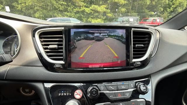2025 Chrysler Pacifica Select