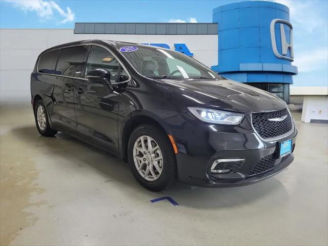 2025 Chrysler Pacifica Select for sale in Chicago, IL