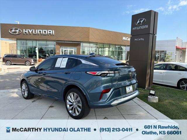 2024 Buick NV Avenir FWD