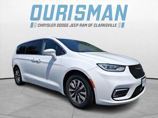 2022 Chrysler Pacifica Hybrid Touring L for sale in Clarksville, MD