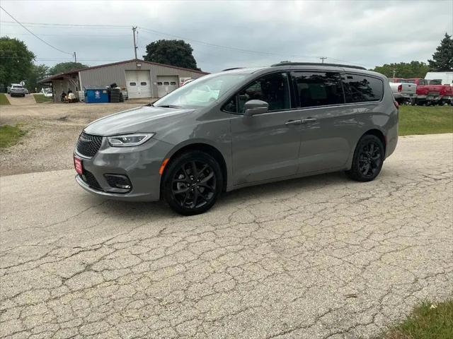 2022 Chrysler Pacifica Touring L AWD for sale in Shullsburg, WI