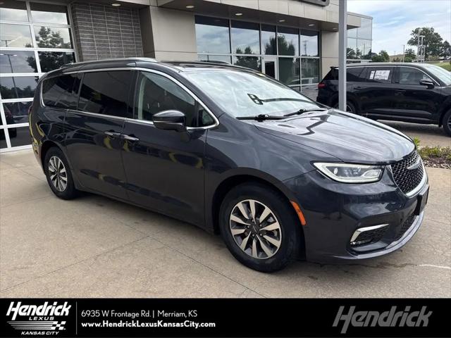 2021 Chrysler Pacifica Hybrid Touring L for sale in Merriam, KS