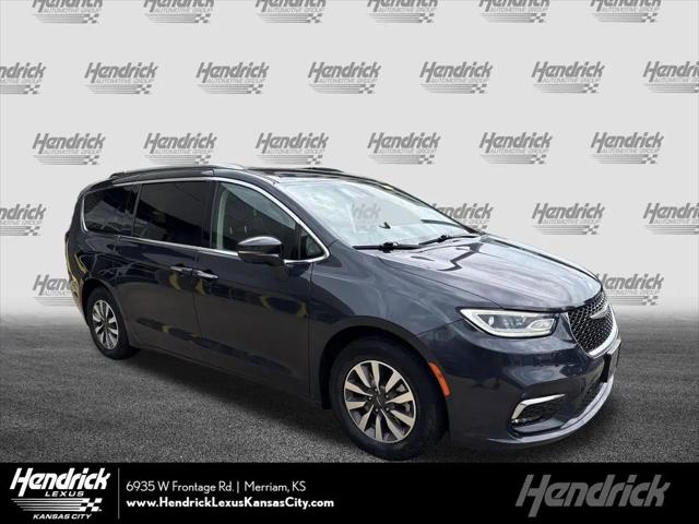 2021 Chrysler Pacifica Hybrid Touring L for sale in Merriam, KS