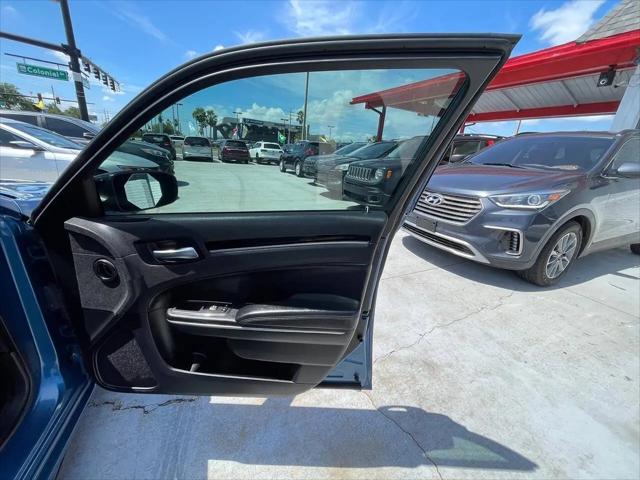 2023 Chrysler 300 Touring