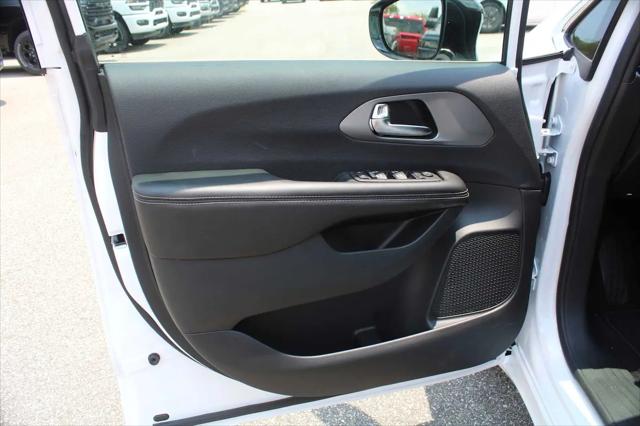 2027 Chrysler Pacifica LX