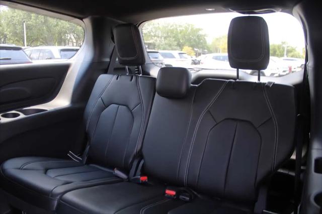 2027 Chrysler Pacifica LX