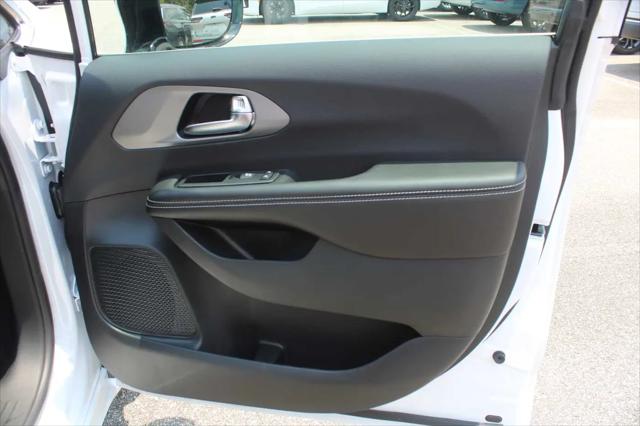2027 Chrysler Pacifica LX