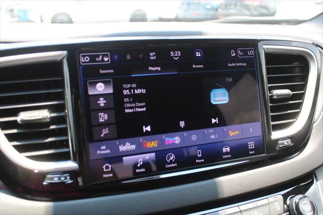 2027 Chrysler Pacifica LX
