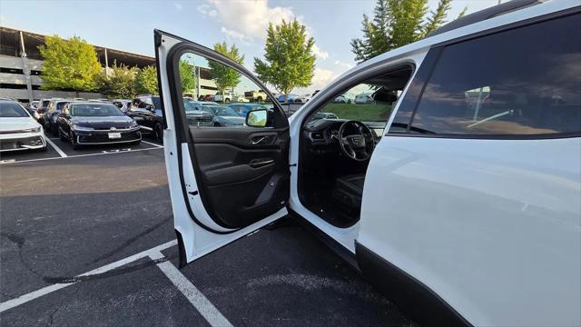 2023 GMC Acadia AWD AT4