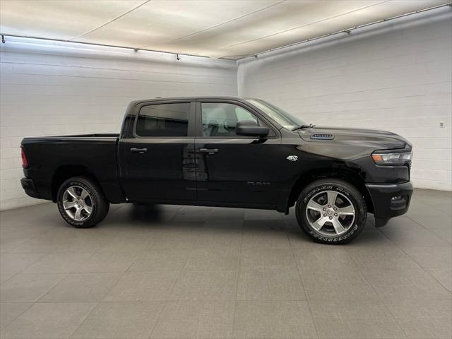 2026 RAM Ram 1500 RAM 1500 EXPRESS CREW CAB 4X4 57 BOX