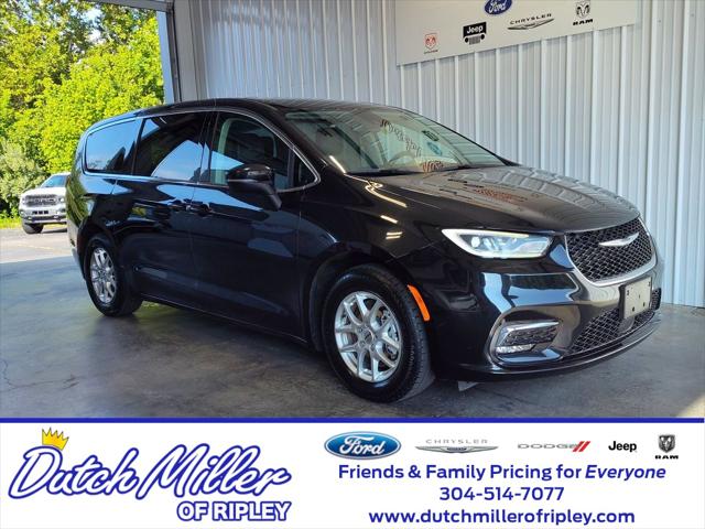 2023 Chrysler Pacifica Touring L for sale in Ripley, WV