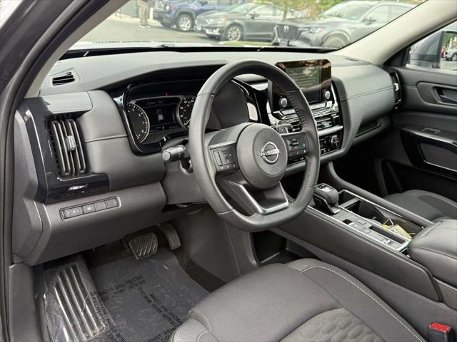 2024 Nissan Pathfinder SV FWD 2024 Nissan Pathfinder SV FWD