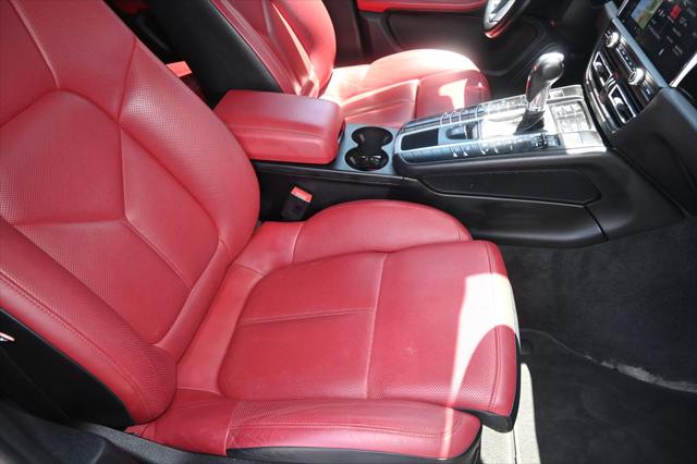2020 Porsche Macan Base