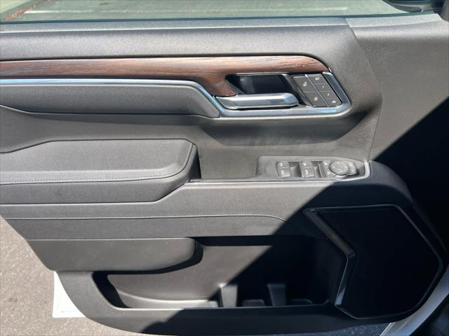 2025 GMC Sierra 1500 4WD Crew Cab Short Box SLT