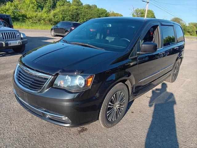 2014 Chrysler Town & Country S for sale in Lyons, NY