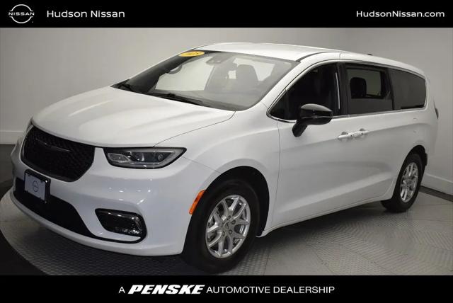 2025 Chrysler Pacifica Select for sale in Jersey City, NJ
