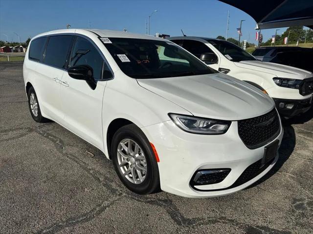 2025 Chrysler Pacifica Select for sale in Bartlesville, OK