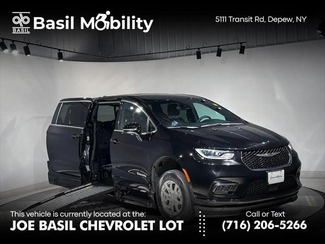 2025 Chrysler Pacifica Select for sale in Depew, NY