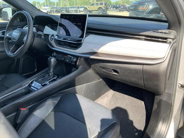 2023 Jeep Compass Latitude Lux FWD
