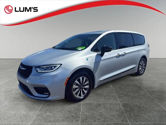 2023 Chrysler Pacifica Hybrid Limited for sale in Warrenton, OR