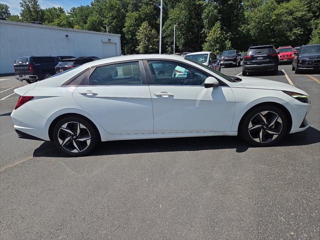 2022 Hyundai Elantra SEL 2022 Hyundai Elantra SEL